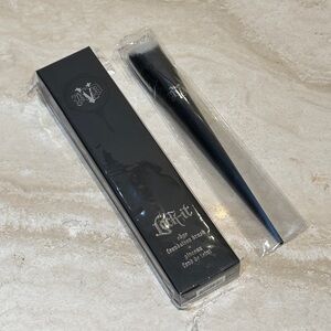 Kat Von D Lock-it Edge Foundation Brush #10